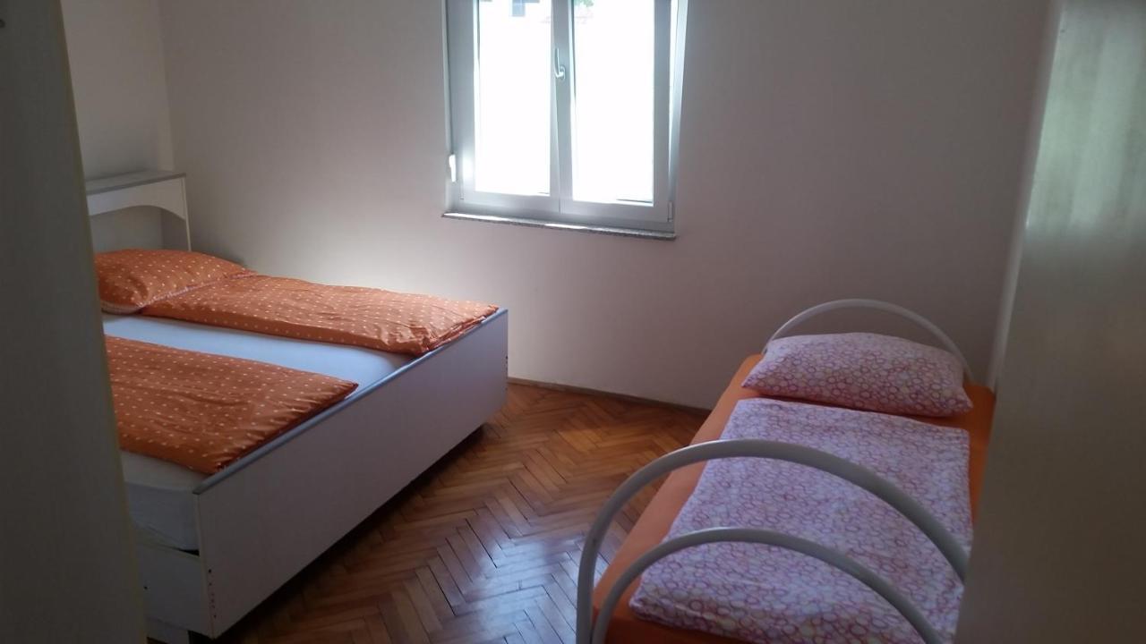 Apartments Lorena Zara Esterno foto