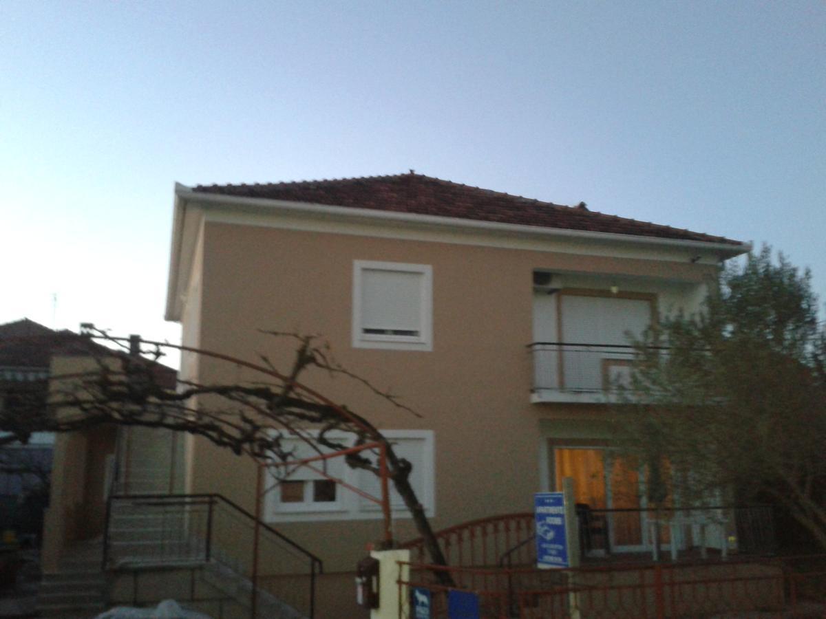 Apartments Lorena Zara Esterno foto